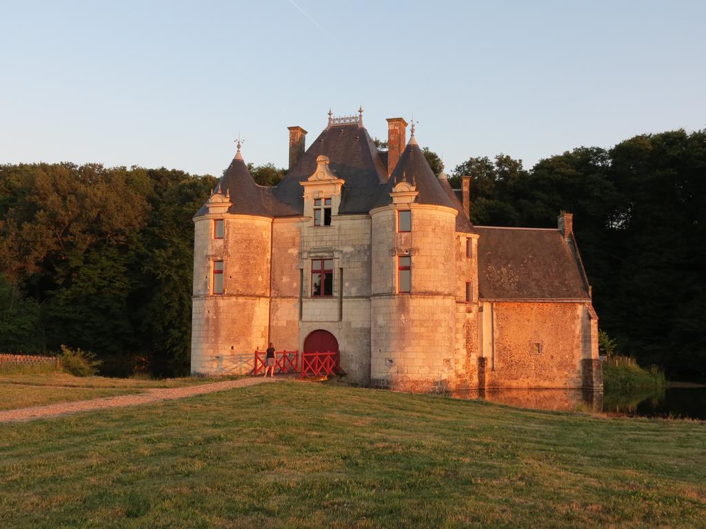 Le Chatelet Thilouze Exteriör bild