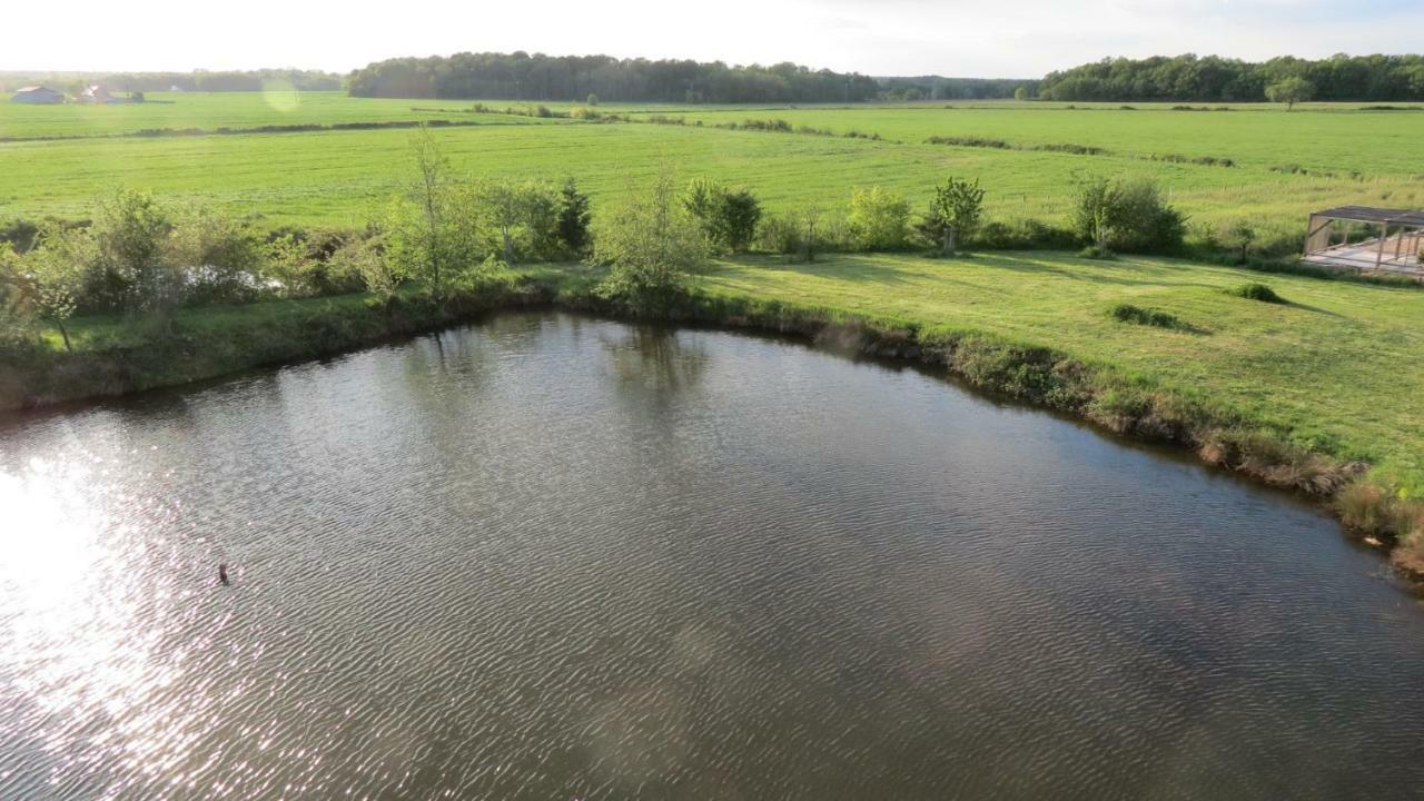 Le Chatelet Thilouze Exteriör bild